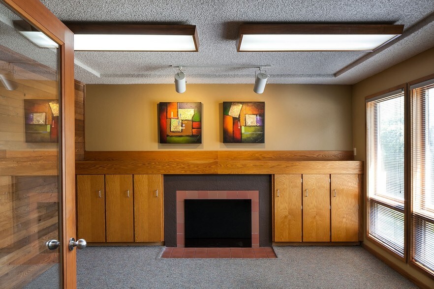 More Photos Of 1270 SW Parrish St, Lake Oswego Storefront Retail Office For Lease