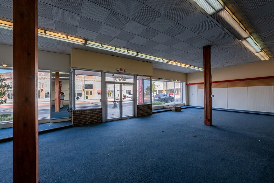 More Photos Of 1839 W Broad St, Richmond Storefront For Sale