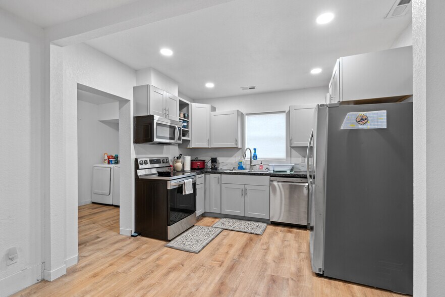 More Photos Of 105 Arcade, Lexington Apartments For Sale
