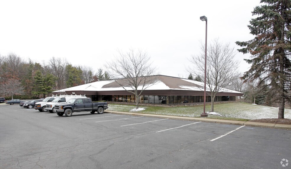 Primary Photo Of 7640 Dixie Hwy, Village of Clarkston Medical For Sale