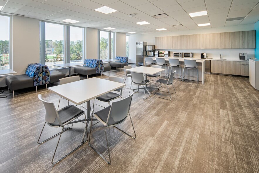 More Photos Of 4141 Parklake Ave, Raleigh Office For Lease