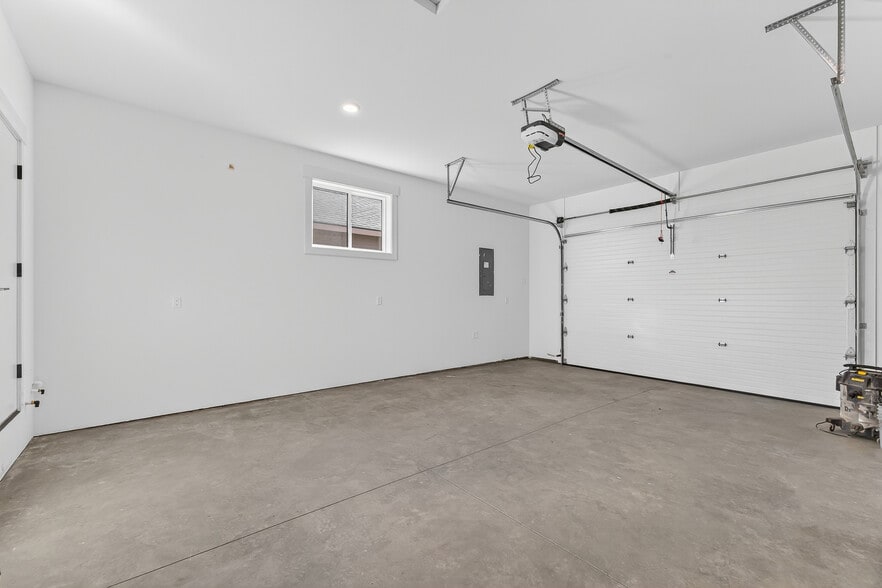 More Photos Of 101, 103, 105 Bighorn Court, Mccall Specialty For Sale