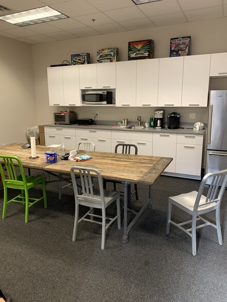 More Photos Of 482 Glenbrook Rd, Stamford Manufacturing For Lease