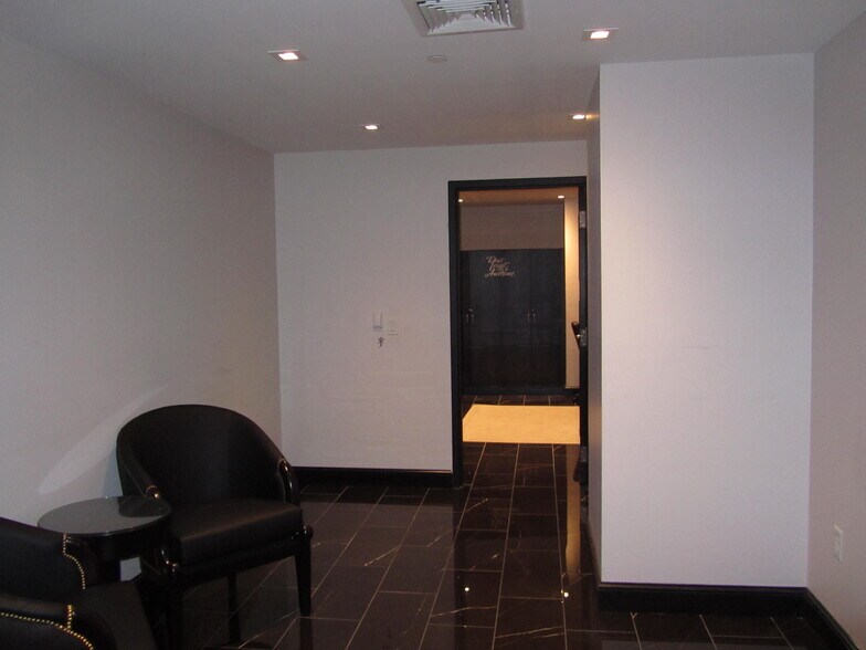 More Photos Of 1 N Main St, Fond Du Lac Hotel For Lease