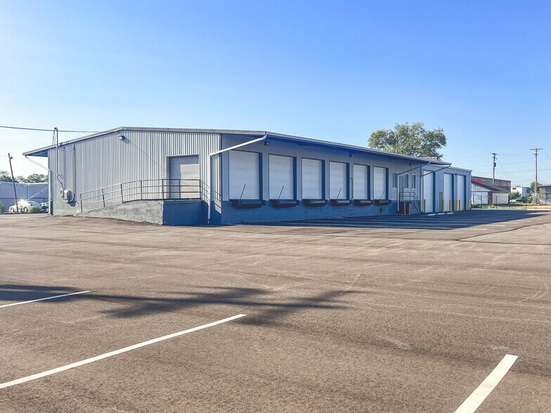 More Photos Of 61 Commerce Park Dr, Dayton Truck Terminal For Lease
