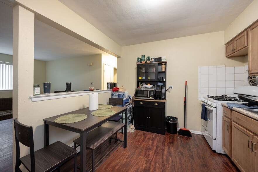 More Photos Of 726 W Roy Dr, Villa Park Apartments For Sale