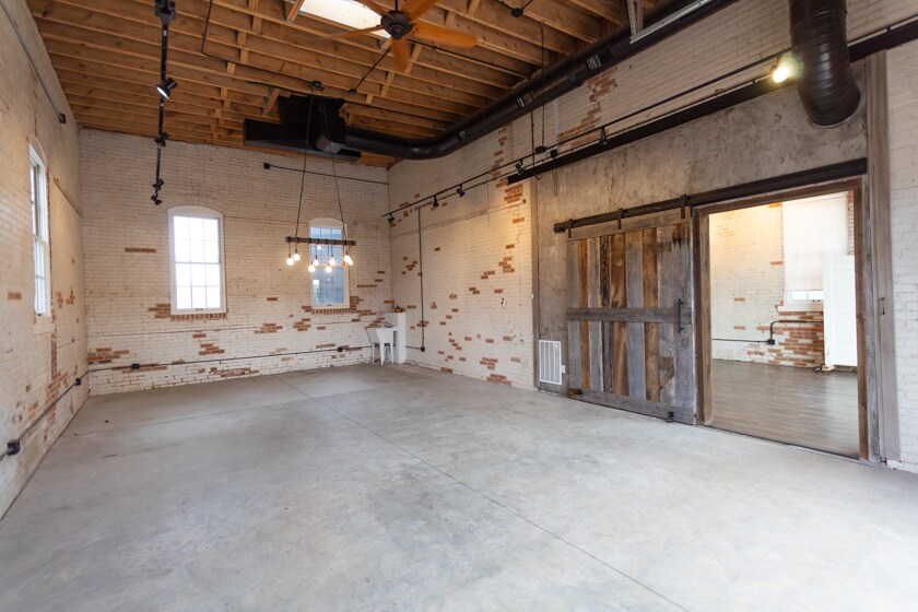 More Photos Of 301 Main St, Windsor Restaurant For Lease