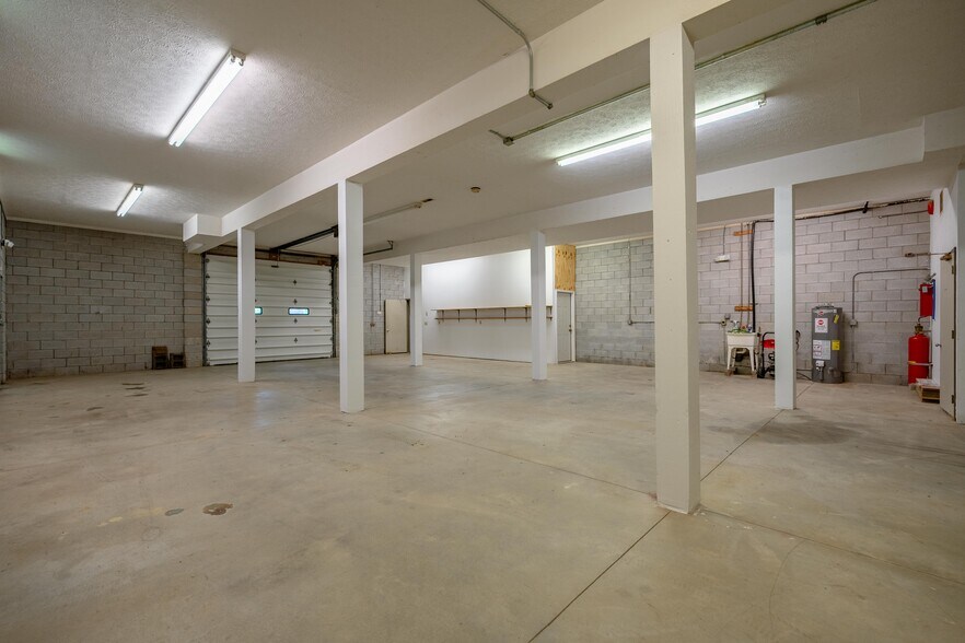 More Photos Of 3249 Coral Rd, Malvern Office For Sale