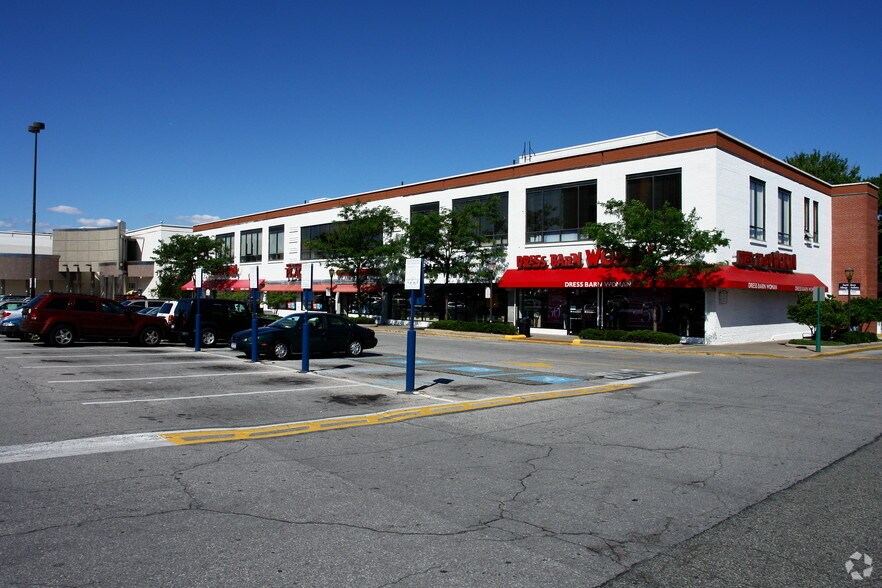 Primary Photo Of 61-18 190th St, Fresh Meadows General Retail For Sale