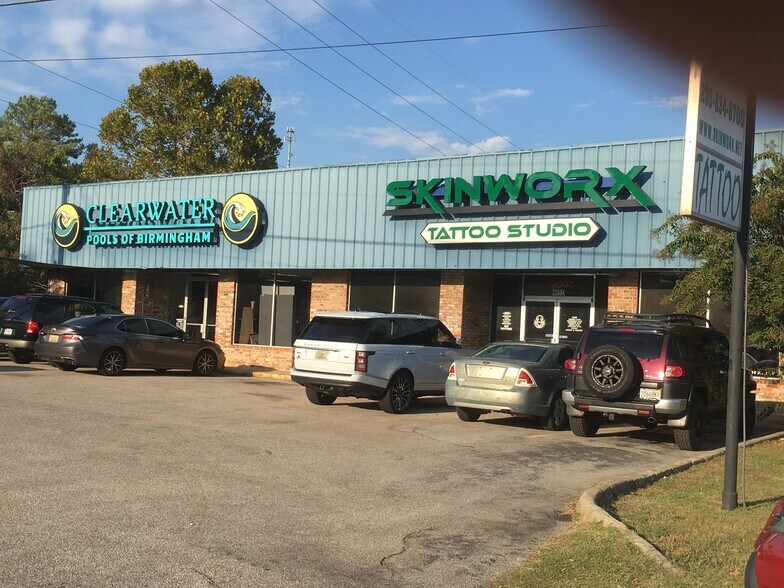 More Photos Of 2169 Pelham Pky, Pelham Service For Lease