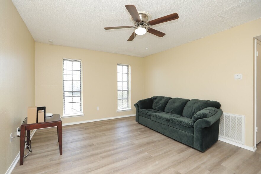 More Photos Of 2910 Old Lane City Rd, Wharton Apartments For Sale