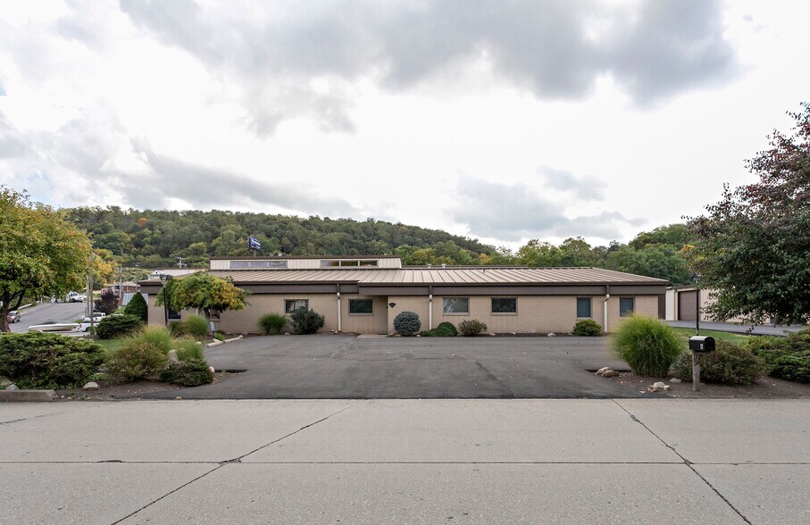 Primary Photo Of 6 Four Coins Dr, Canonsburg Light Distribution For Lease