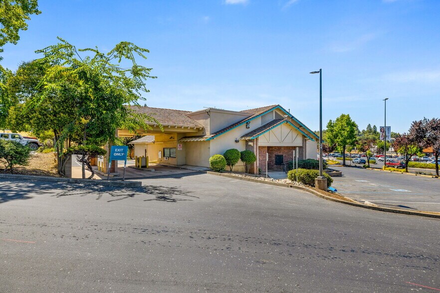 More Photos Of 3970 Missouri Flat Rd, Placerville Bank For Lease