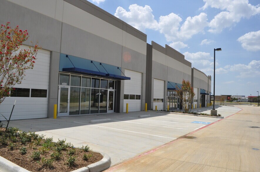 More Photos Of 550 W Round Grove Rd, Lewisville Showroom For Lease