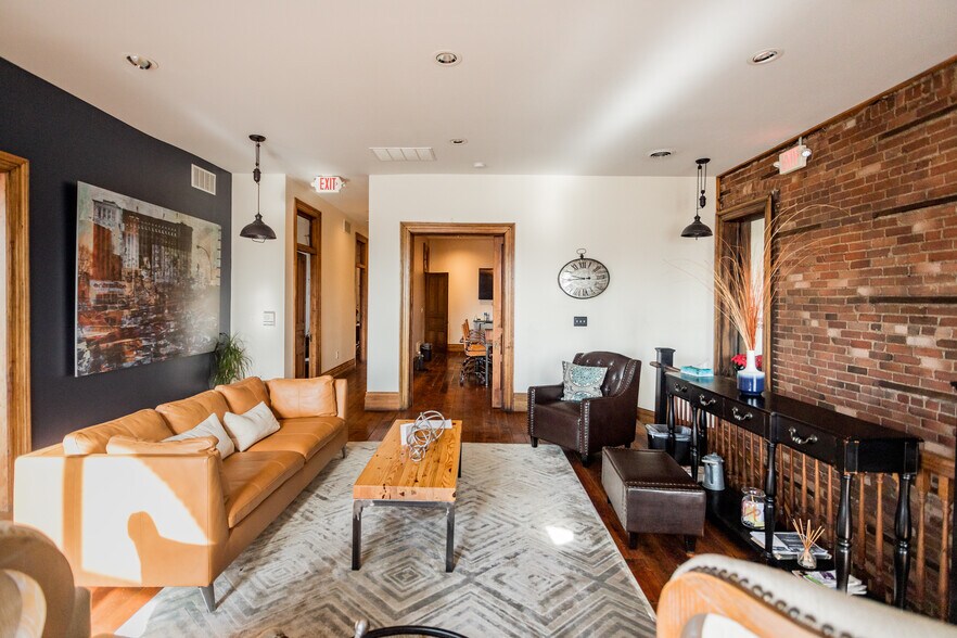 More Photos Of 1842-1846 Michigan Ave, Detroit Storefront Retail Office For Lease