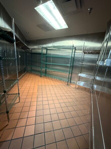 More Photos Of 800 W 6th St, Los Angeles Office For Lease