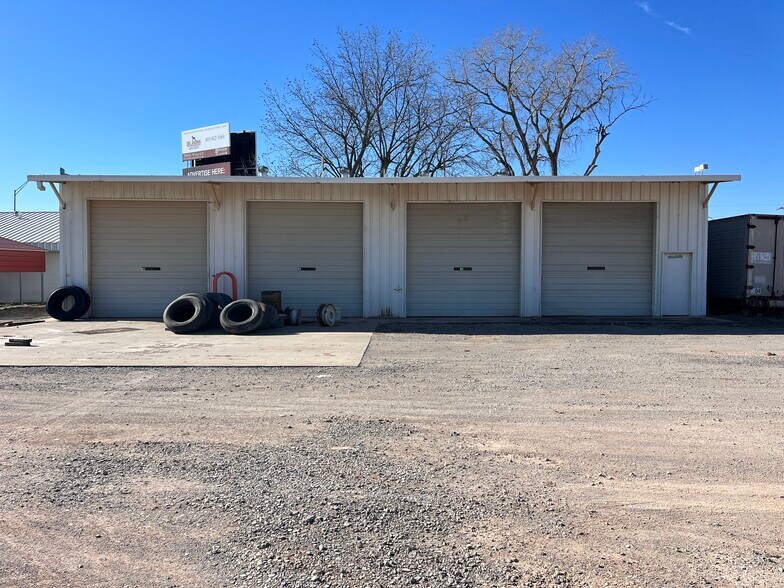 More Photos Of 1202 Cherokee St, Lindsay Auto Repair For Sale
