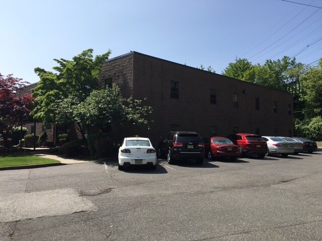 Primary Photo Of 41 Vreeland Ave, Totowa Office For Lease