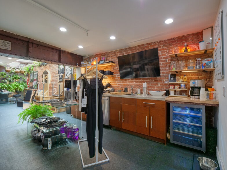 More Photos Of 7501 Santa Monica Blvd, West Hollywood Hotel For Sale