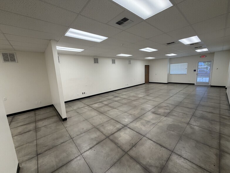 More Photos Of 2810 Mosasco St, Bakersfield Light Distribution For Lease