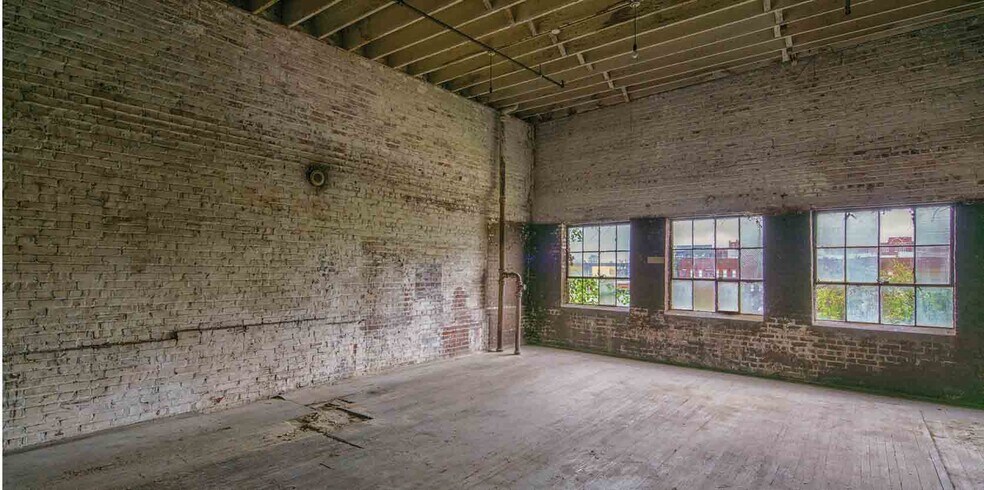 More Photos Of 491 S Main St, Memphis Storefront Retail Residential For Sale