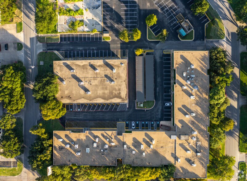 More Photos Of 1010 W Mockingbird Ln, Dallas Office For Lease