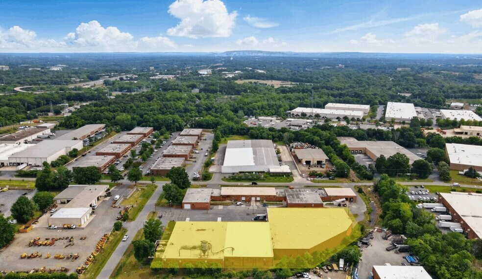 More Photos Of 10901 Carpet St, Charlotte Warehouse For Lease