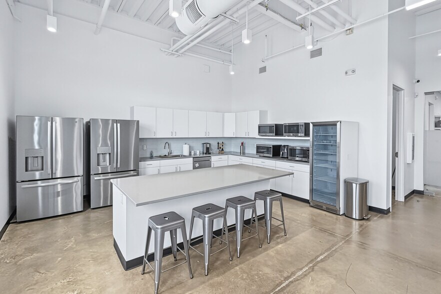 More Photos Of 1808 SW Magazine Rd, Ankeny Office For Sale