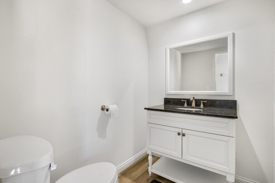 More Photos Of 28220 Agoura Rd, Agoura Hills Loft Creative Space For Lease