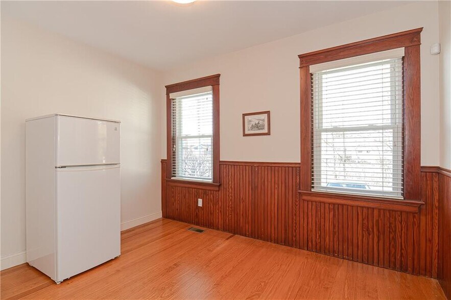 More Photos Of 468 Warren Ave, East Providence Medical For Sale