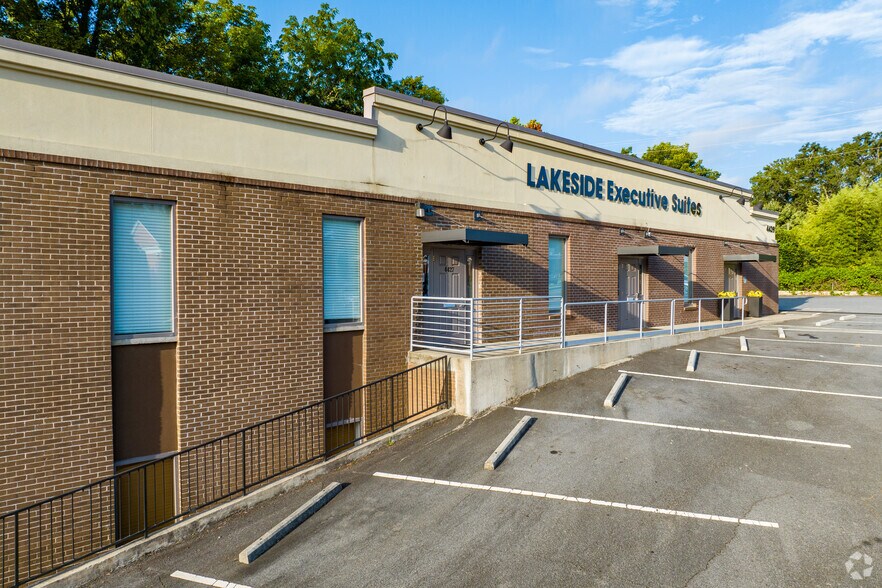 More Photos Of 4421-4439 Carnes St, Acworth Office For Sale