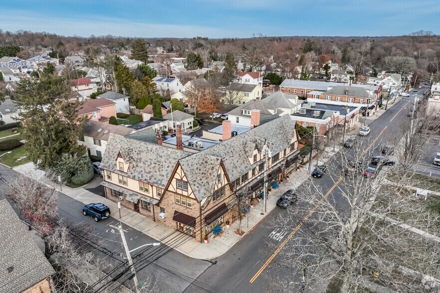 More Photos Of 90 Forest Ave, Locust Valley Office For Lease