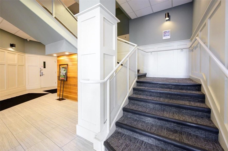 More Photos Of 180 James St S, Hamilton Office For Lease