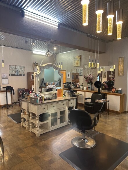 More Photos Of 2940 Floral Blvd, Butte Office For Sale