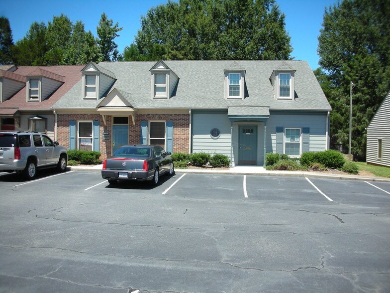 More Photos Of 1919 Boulevard St, Greensboro Office For Lease