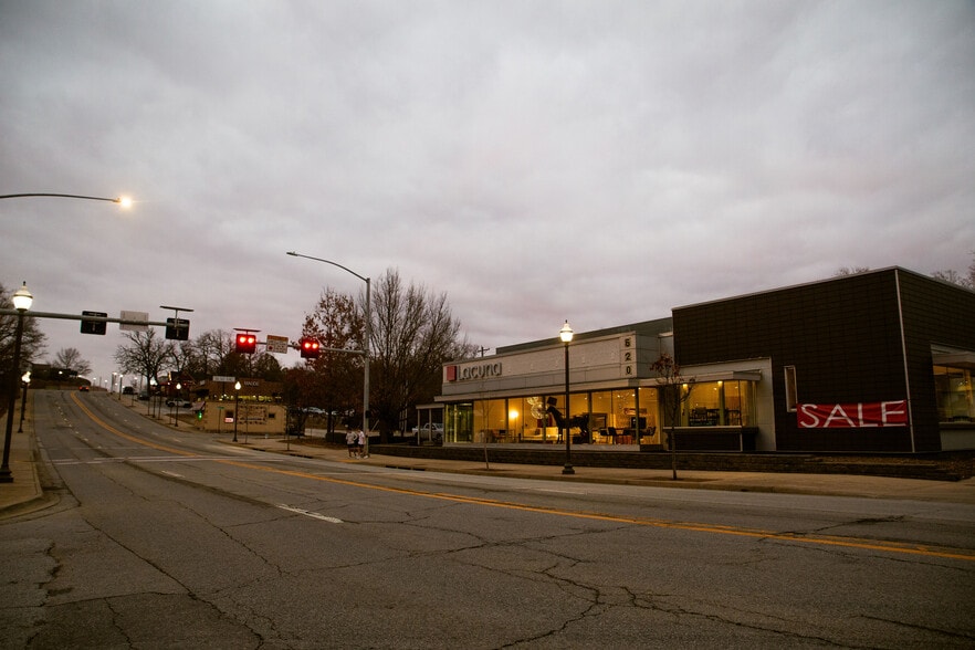 More Photos Of 620 N College Ave, Fayetteville Office For Sale