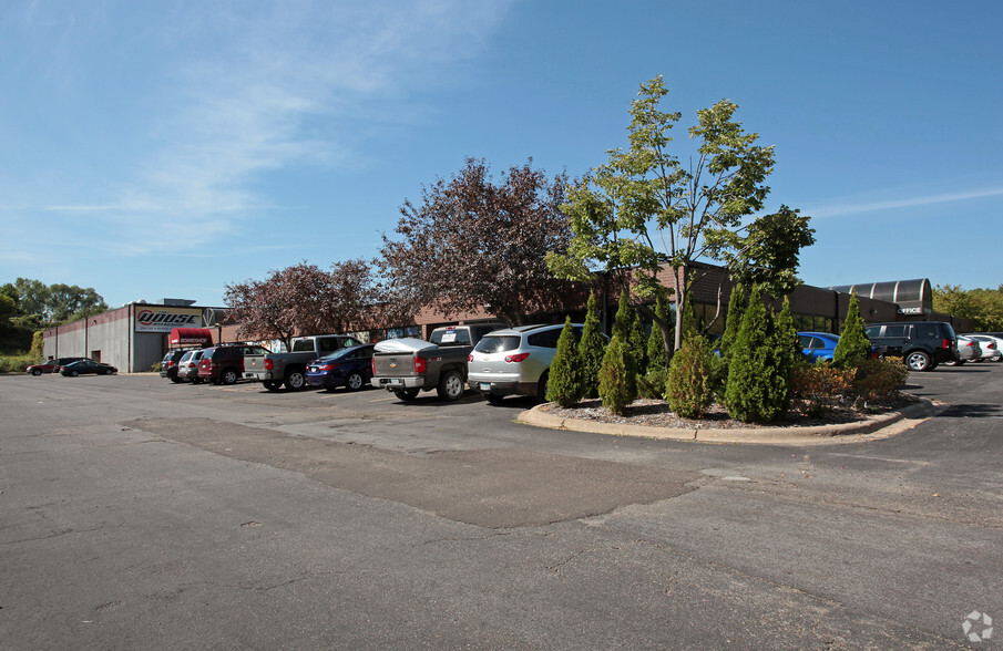 Primary Photo Of 200 S Owasso Blvd E, Little Canada Manufacturing For Sale