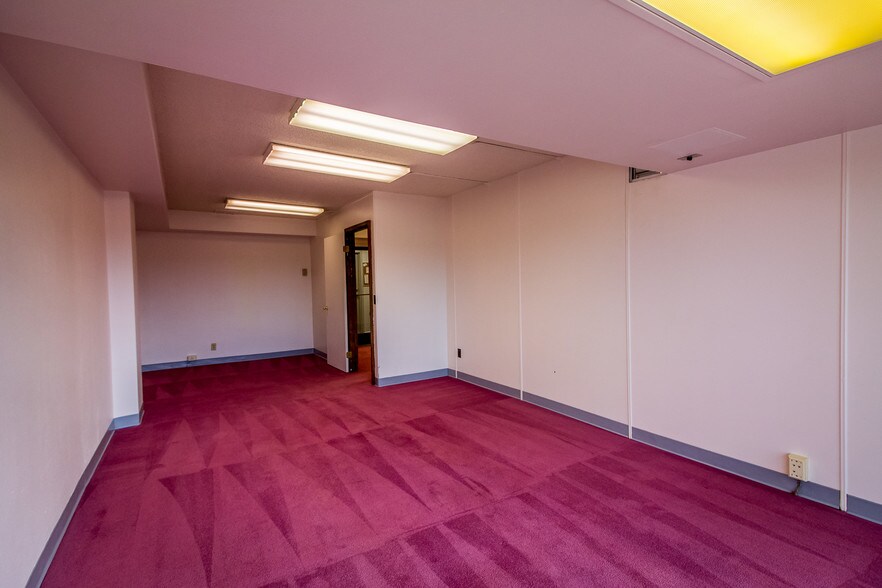 More Photos Of 411 Lakewood Cir, Colorado Springs Hotel For Sale