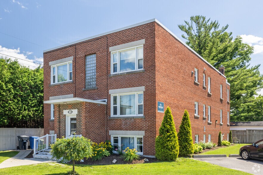 Primary Photo Of 54 Centennial Blvd, Ottawa Apartments For Sale