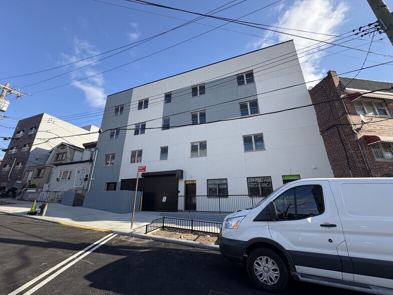 More Photos Of 722 Saint Lawrence Ave, Bronx Apartments For Sale