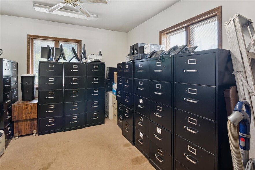 More Photos Of 1641 Saw Mill Run Blvd, Pittsburgh Flex For Sale