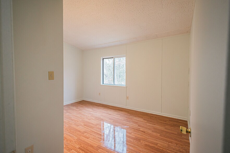More Photos Of 1460 Pocono Ln, Bartonsville Multifamily For Sale