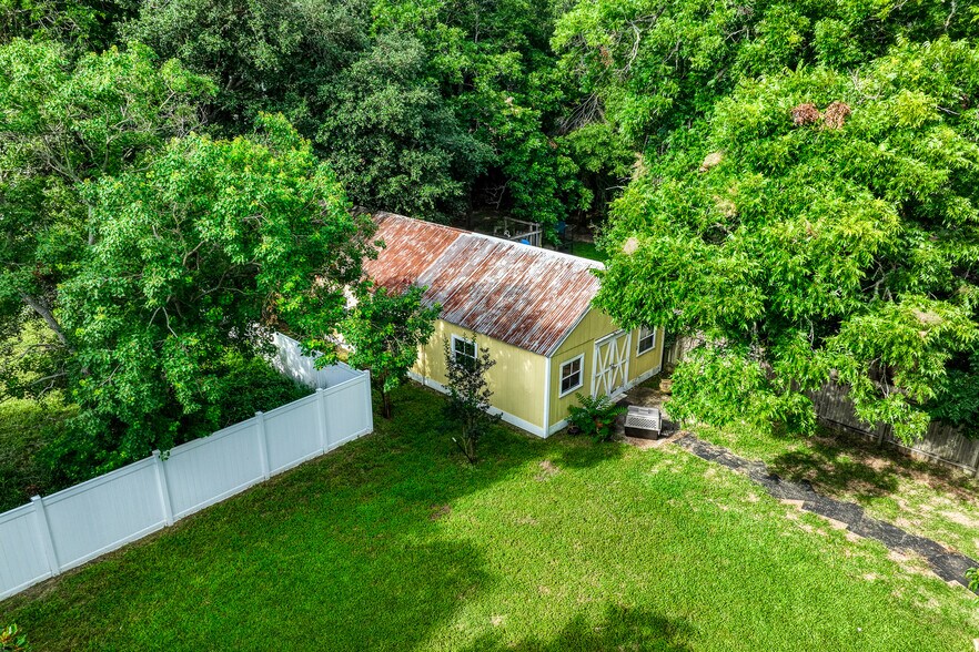 More Photos Of 1600 S Day St, Brenham Medical For Sale