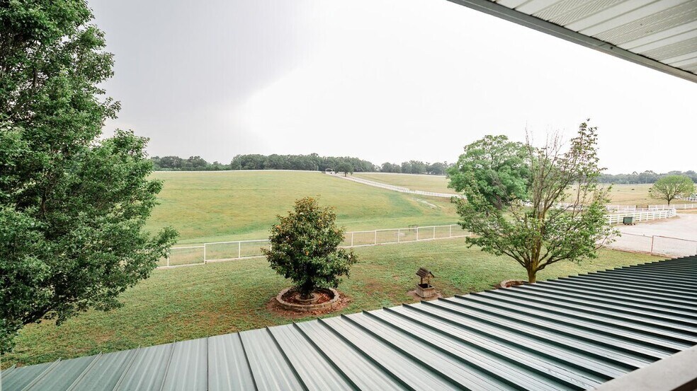 More Photos Of 352 MO-245, Dadeville Horse Stables For Sale