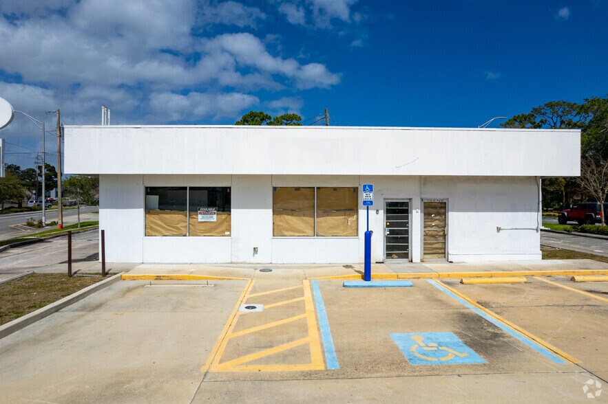 More Photos Of 1220 S Washington Ave, Titusville Convenience Store For Lease