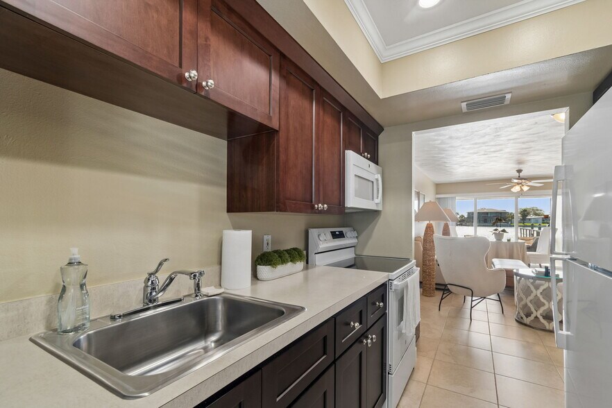 More Photos Of 2307 Bay Blvd, Indian Rocks Beach Apartments For Sale