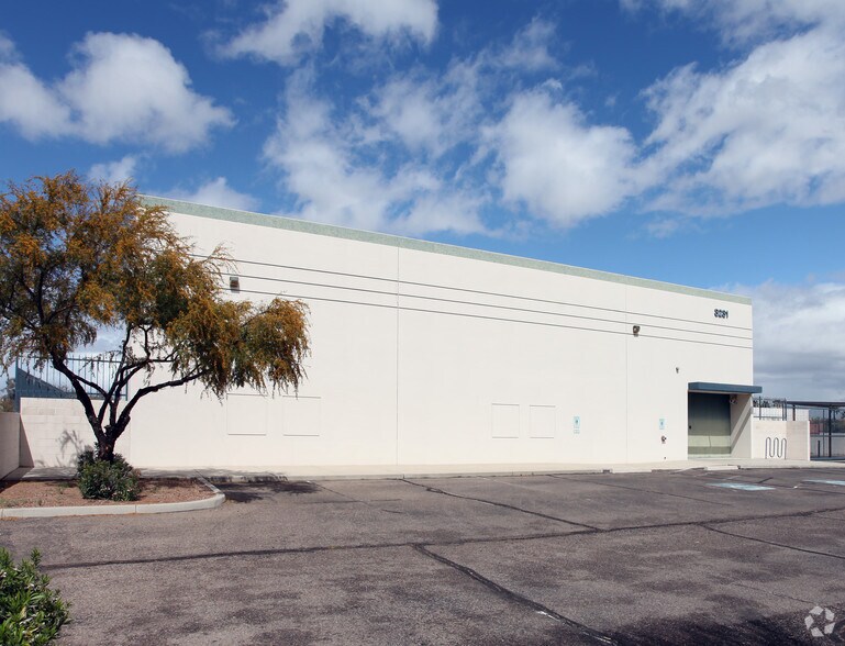 More Photos Of 3231 E Valencia Rd, Tucson Warehouse For Lease