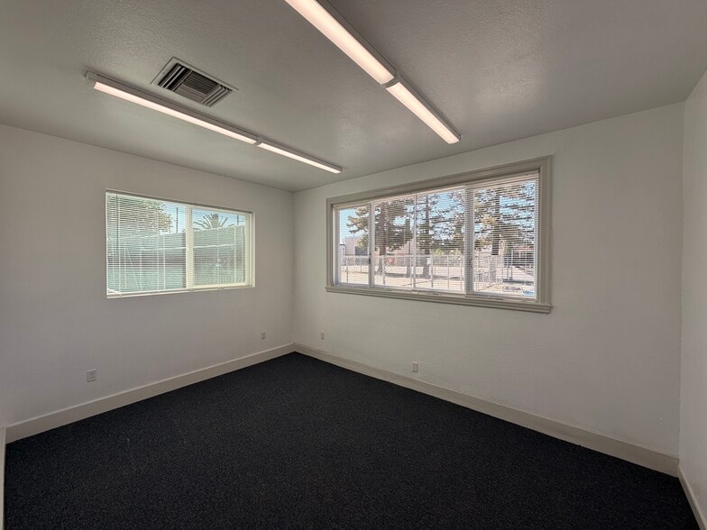 More Photos Of 923-927 Arguello St, Redwood City Flex For Lease