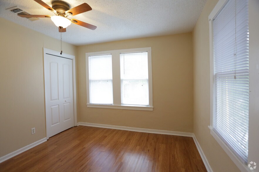 More Photos Of 737 W Mayfield Blvd, San Antonio Apartments For Sale