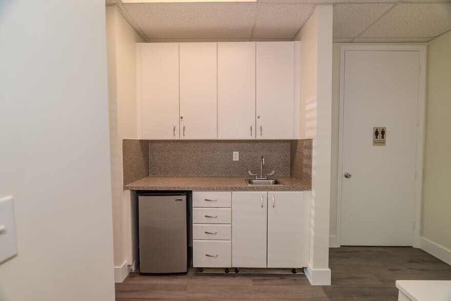 More Photos Of 5220 S University Dr, Davie Office For Sale